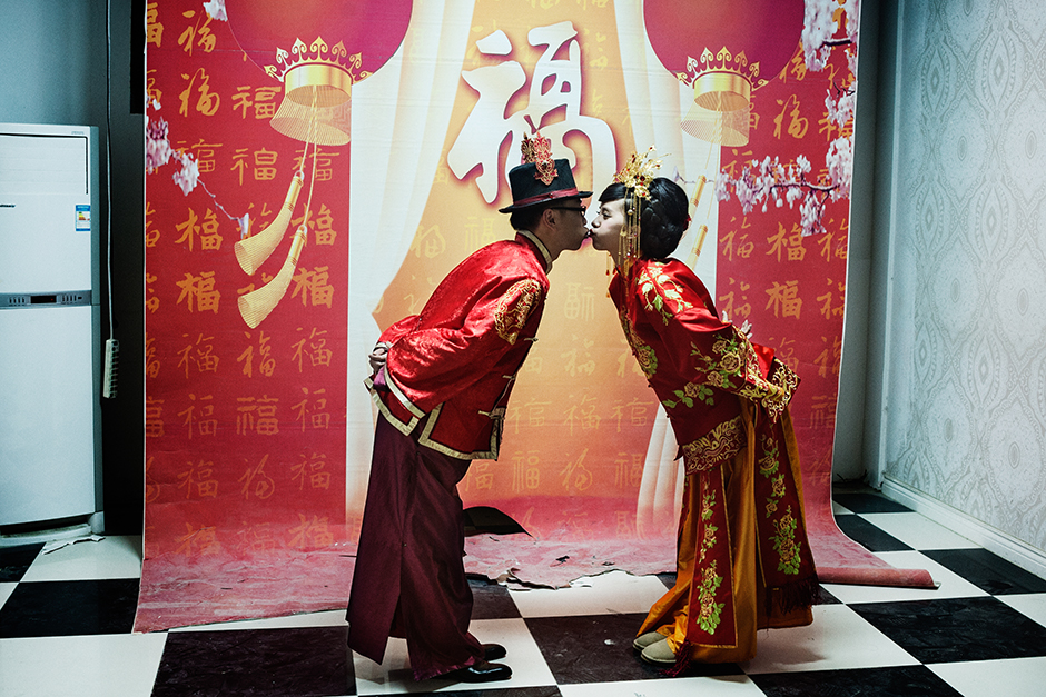 Cheng and Zhang chose to pose for one portrait in traditional Korean costume at The Only Photo Studio.