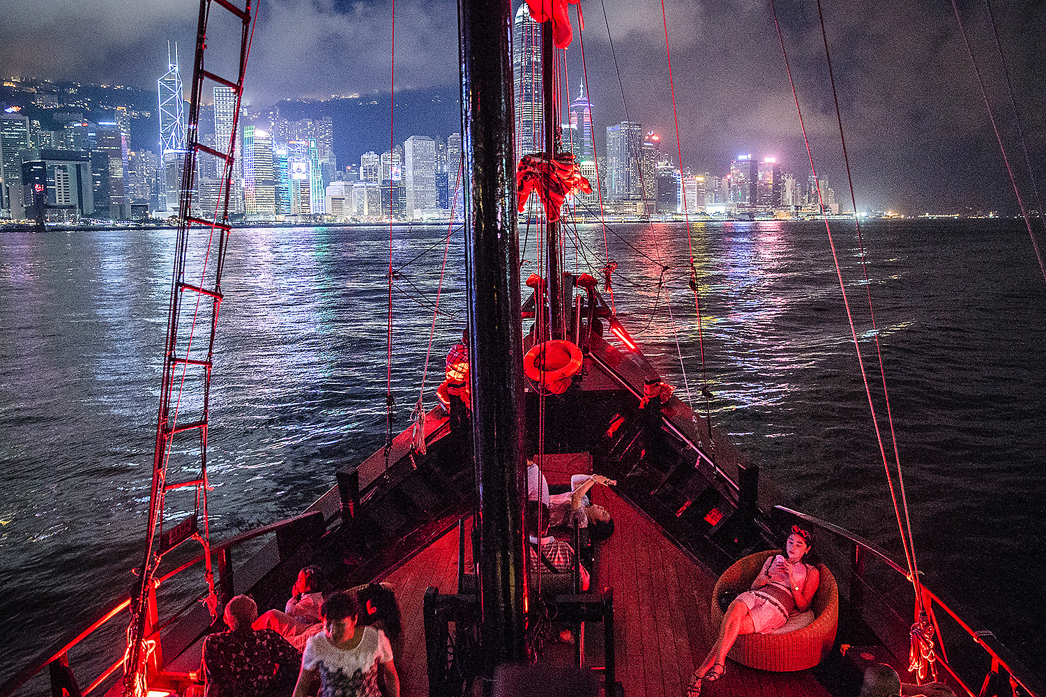 A group of visitors on a Chinese junk boat tour Victoria Harbour in Hong Kong. Photo by Laurence Tan @findlaurence