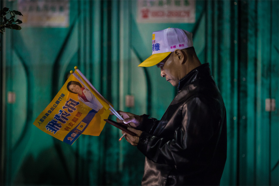 A Minkuotang rally-goer takes a cigarette break in Zhubei City.