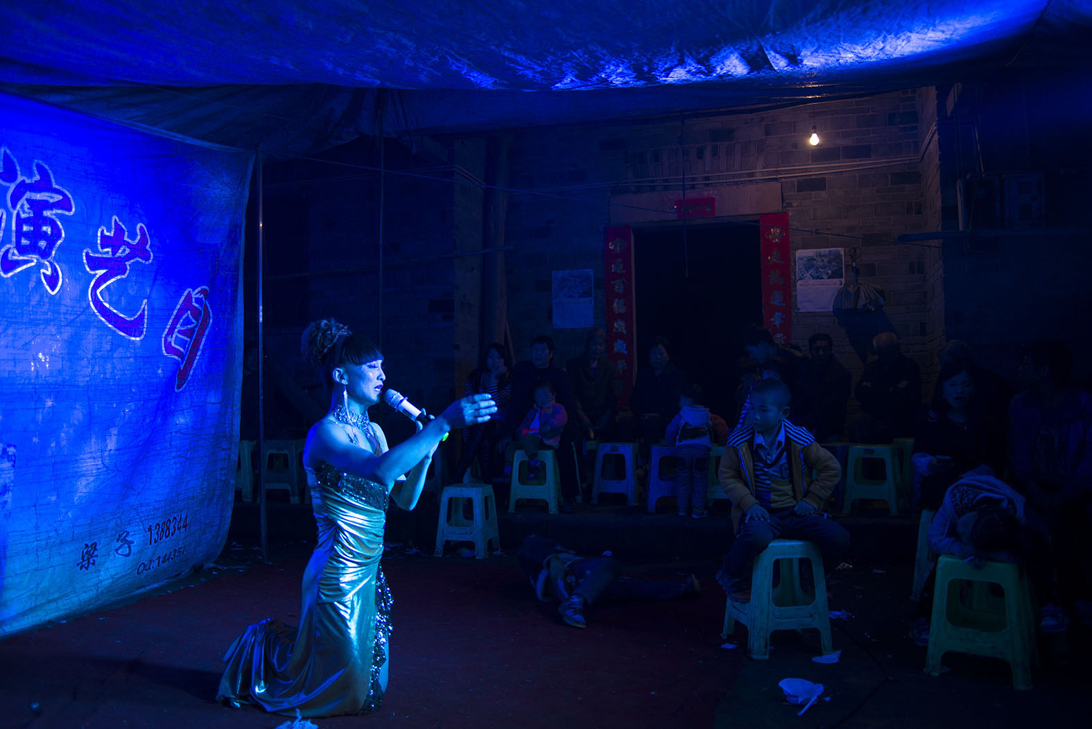 At the end of a funeral ceremony, Liangzi sings a song dedicated to the departed, April 10, 2014.