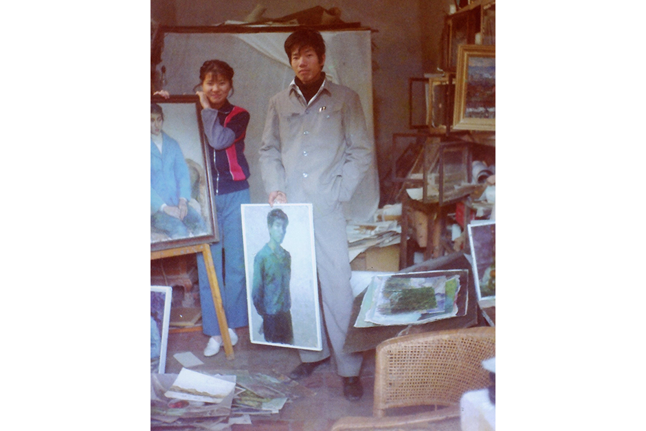 A family photo shows Cai Guo-Qiang, right, and his wife, Hong Hong Wu, in 1978. (Photo courtesy Cai Studio)