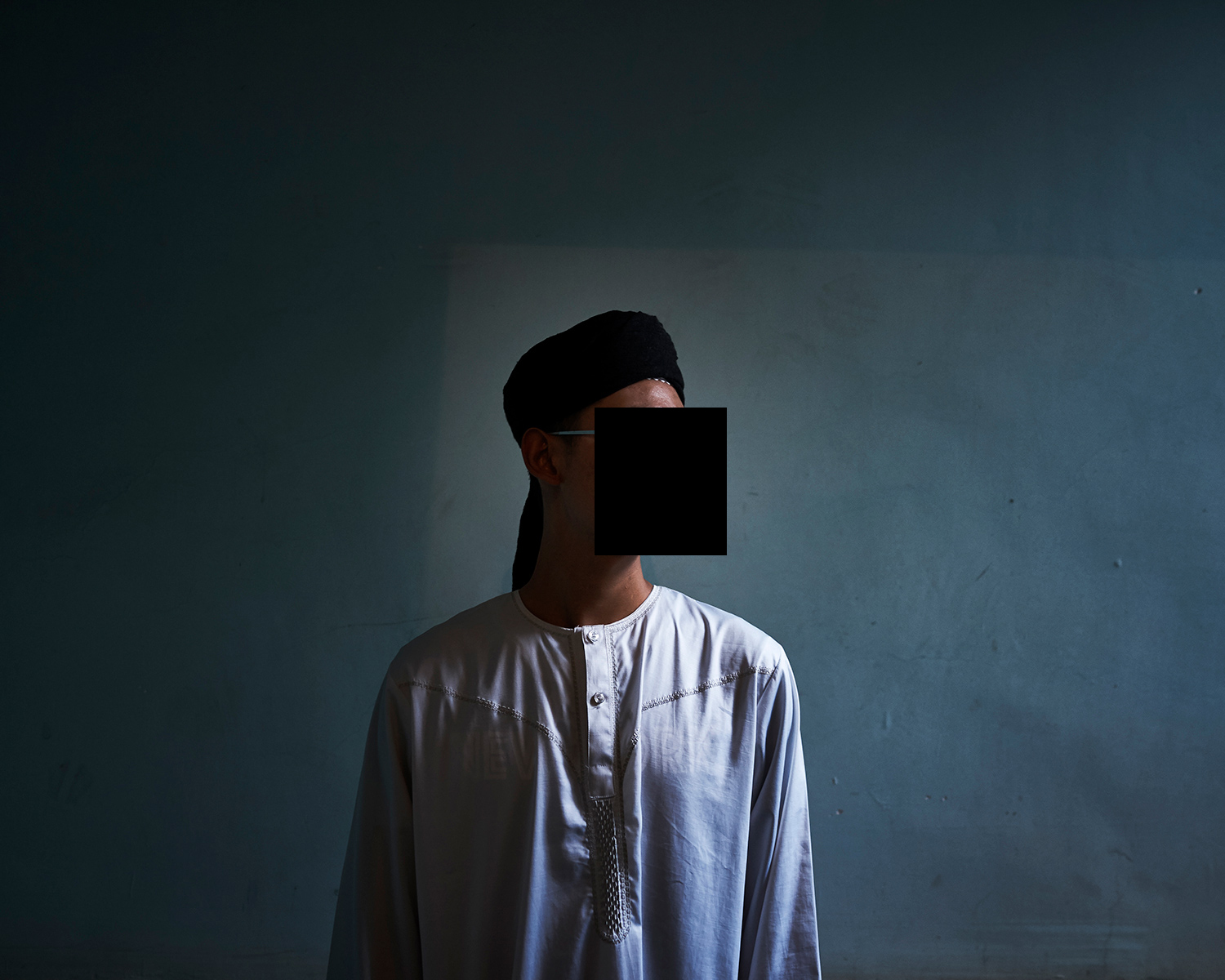 Umar sits in Nanguan Mosque, Kaiyuan, June 2016. Born in the city of Datong, in China’s northern Shanxi province, Umar moved to Kaiyuan in 2012 to attend the Arabic language school affiliated with Nanguan Mosque. A year later, the University of Jordan in Amman admitted him to study Islam. During the holy fasting month of Ramadan in 2016, Umar returned to Nanguan Mosque to visit his former teachers.