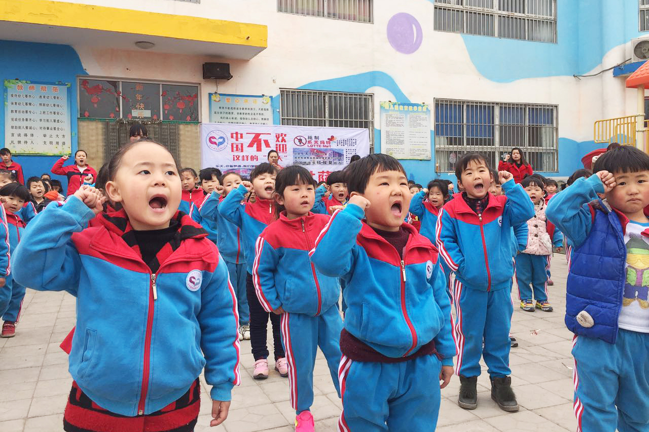 March 14, children participate in an anti-THAAD themed activity, at Longwangmiao Township Kindergarten in the city of Handan in Hebei province. In early March, the U.S. announced that it had started to deploy a THAAD anti-missile system in South Korea in response to North Korea’s provocative behavior. China’s leaders opposed the move, regarding it as a threat to the country’s security. (ImagineChina)