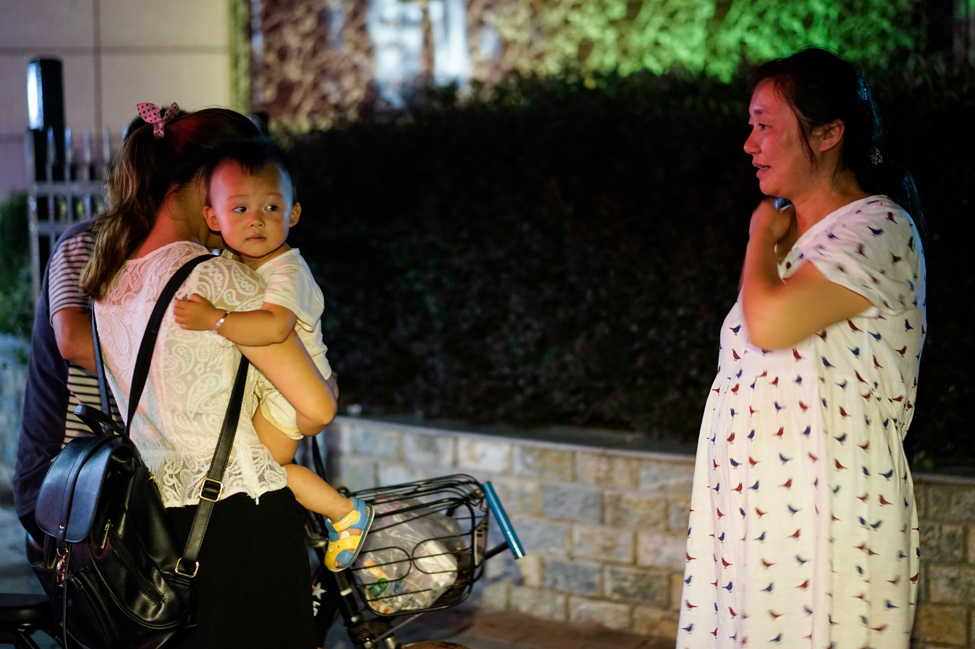 Zhiying and her nephew’s wife chat about pregnancy and birth in Suizhou, August 9, 2017.