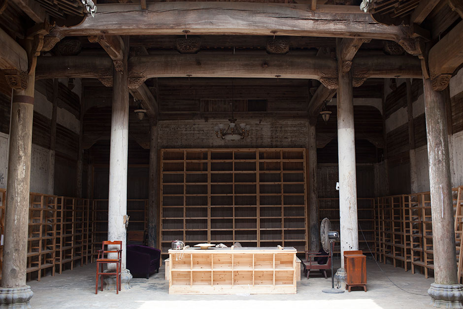 Renovation is underway at one of Bishan’s other historic ancestral halls, Qitai Hall, seen here. After some convincing by Ou Ning, co-founder of the Bishan Project, the owner of the popular Nanjing-based bookstore Librarie Avant-Garde decided to open a Bishan branch in the hall. Ou hopes the adaptive reuse of traditional houses and ancestral halls may help Bishan prosper, even without the development of mass tourism. Renovation is ongoing and the bookstore is expected to open early this year.