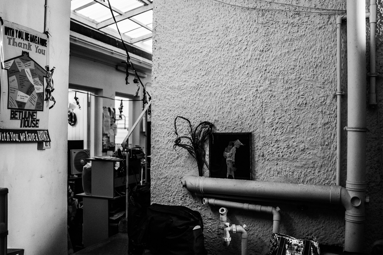 The original shelter in Jordan (in the Yau Tsim Mong District) is located in the back of the Kowloon Union Church. The church later expanded into half of the shelter’s space, so Bethune House opened a second location in 2011 in Sheung Wan, where rents were lower, to accommodate additional domestic workers in need of aid.