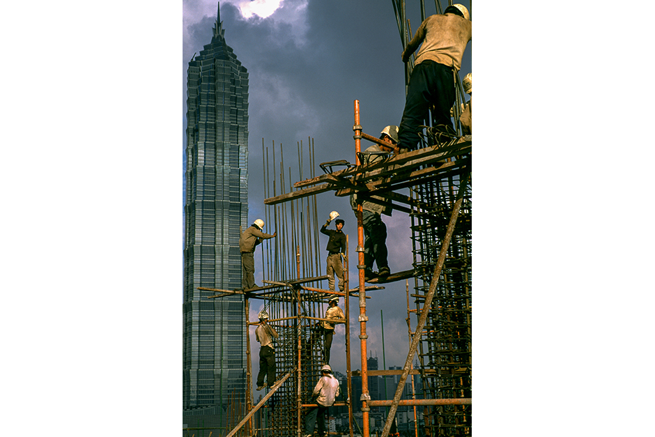 Most of the men installing reinforcing steel on the Super Brand Mall were from the same village near Jinhua, Zhejiang province, 2000.