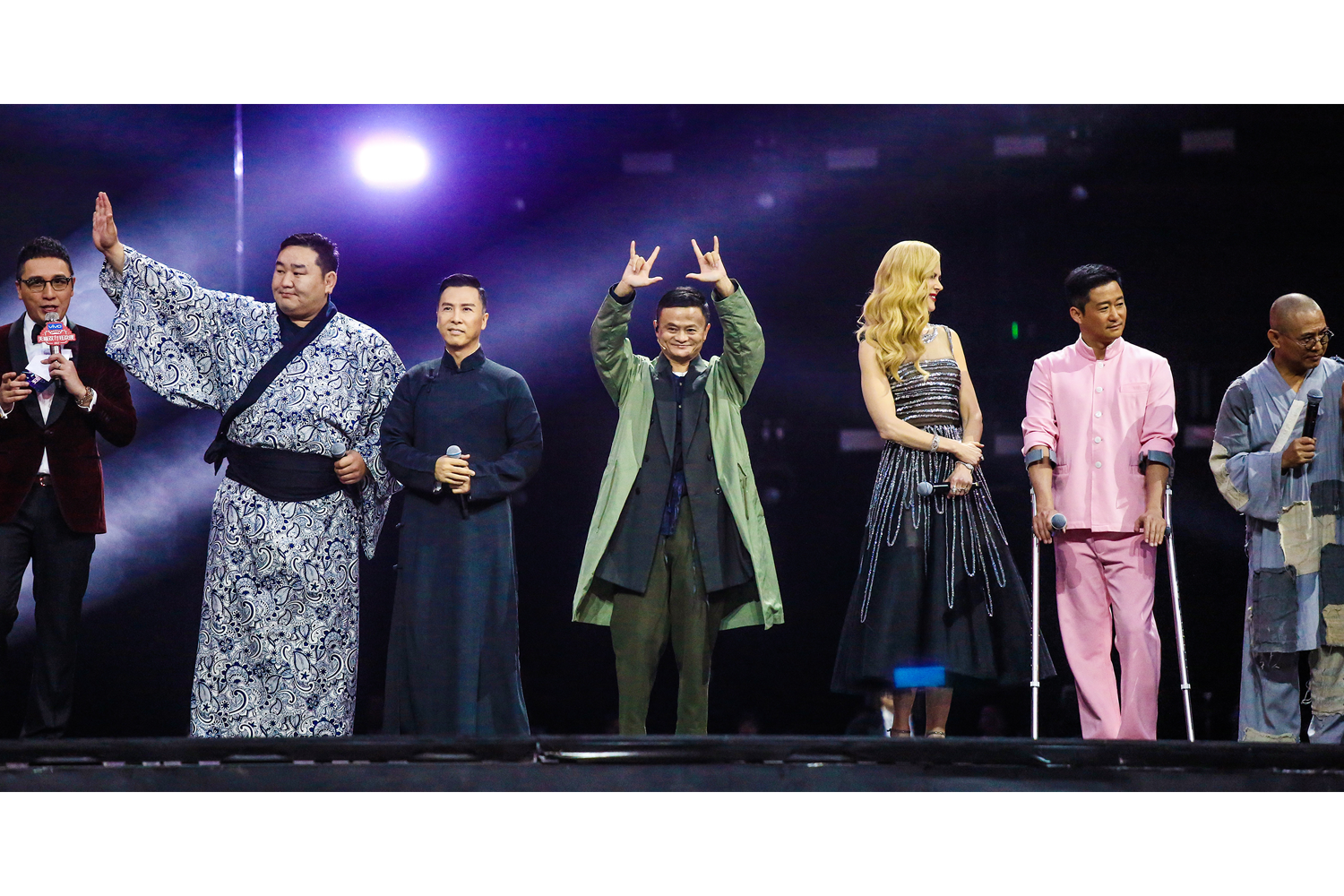 November 10, Jack Ma, Chairman of the Alibaba Group, with actress Nicole Kidman and other celebrities, attend a show during Alibaba Group’s 11.11 Singles’ Day global shopping festival in Shanghai. The next day, Alibaba’s Singles’ Day sales hit a new record: U.S.$25 billion. (ImagineChina)