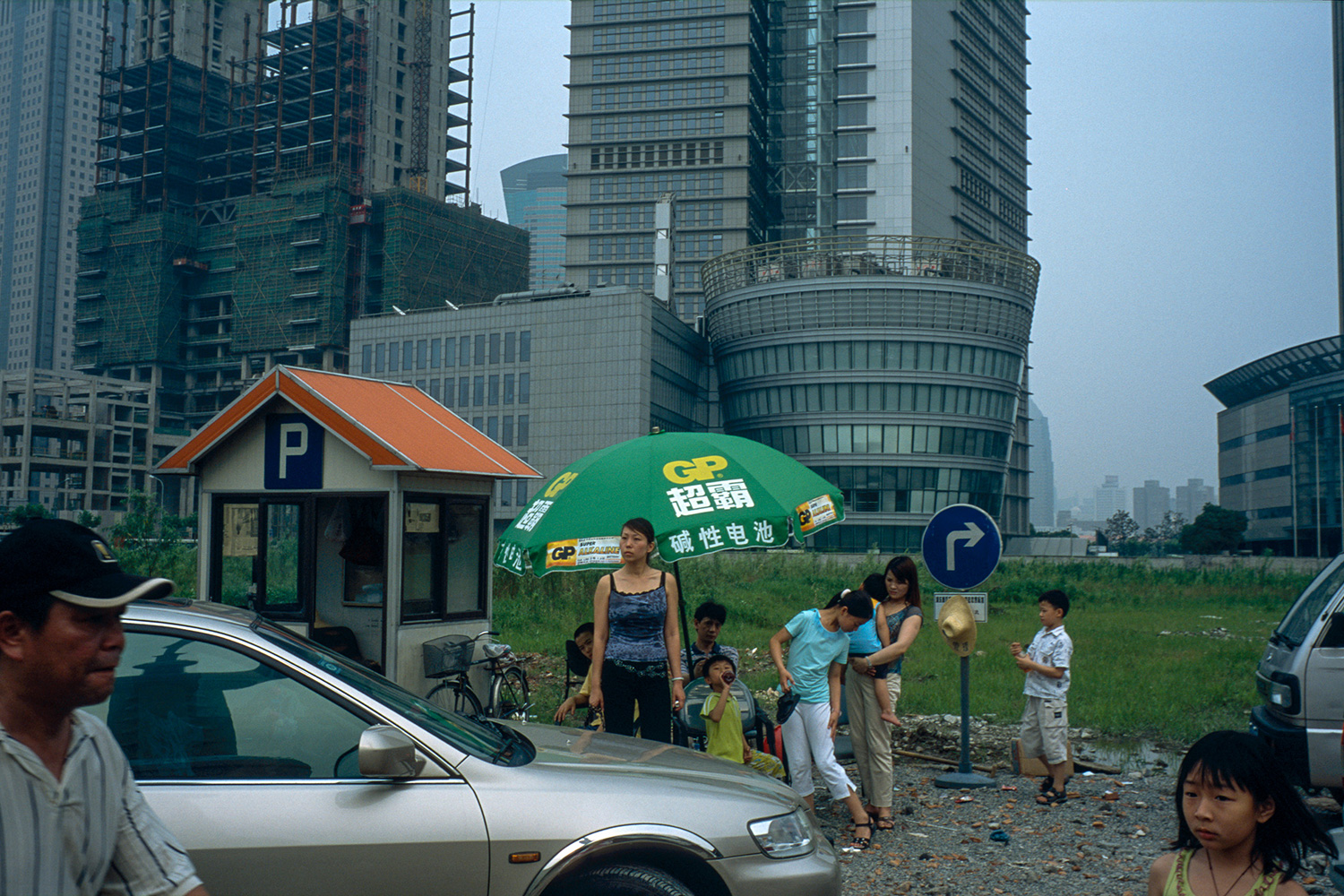 A building site in Lujiazui becomes an impromptu parking lot when construction there stalled, 2003.