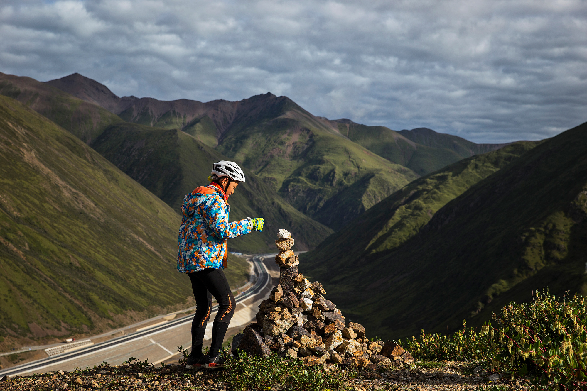 The last mountain on Chao and Runxi’s route is Mount Mila, which rises at the border of Nyingchi and Lhasa. In order to reach Lhasa by sunset, Chao and Runxi get up at 5:00 a.m. to start the last day’s ride, which is 114 miles and takes 12 hours. On Mount Mila, Runxi places a stone on a cairn, August 6.