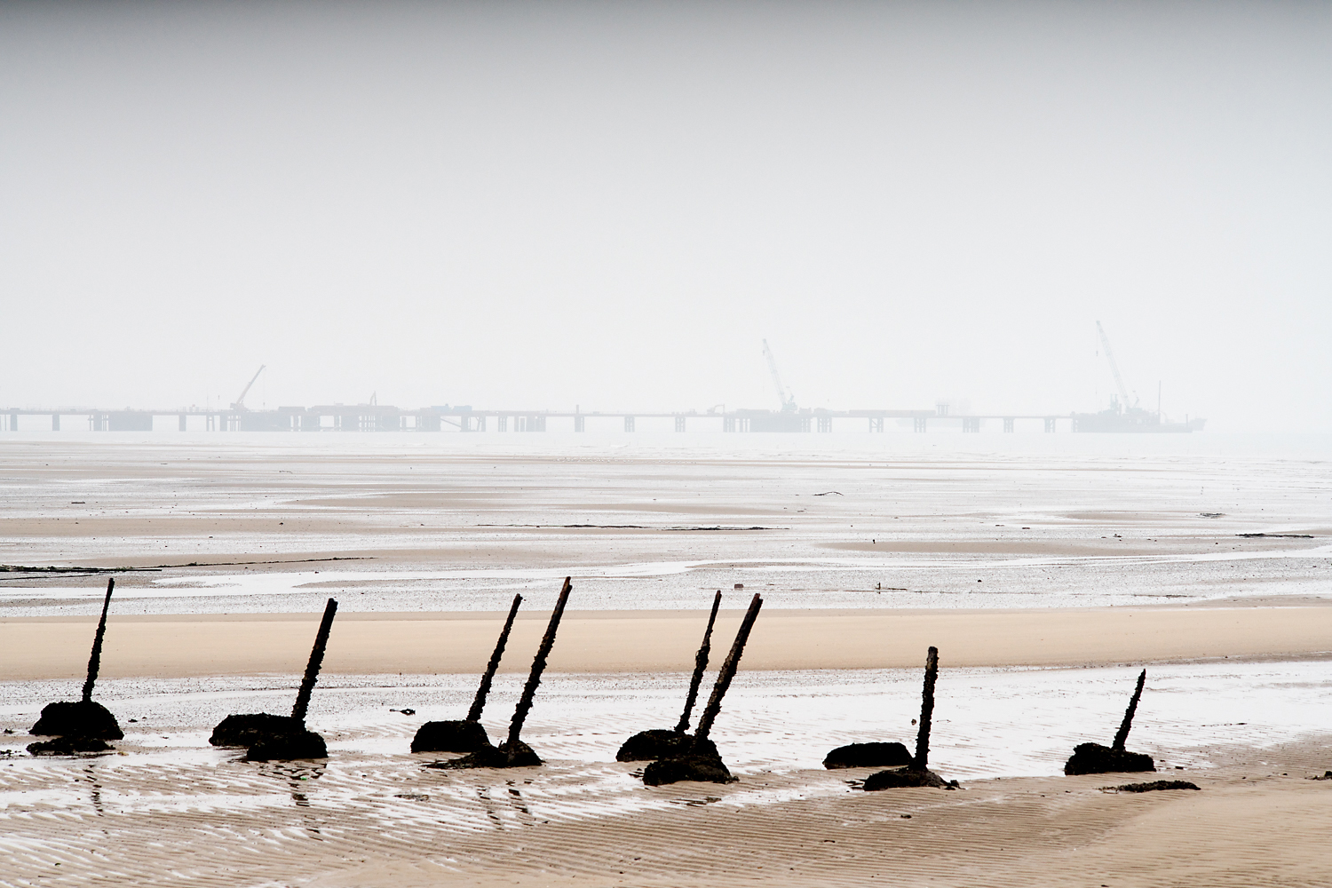 A foggy view of the bridge being built between Kinmen and Lieyu Island, seen from Kinmen’s spike-lined northwest coast at low tide. One villager said, ‘What’s the point if the bridge goes only to Little Kinmen, which has nothing? It must link directly to Xiamen; only then is it a useful bridge. Goods and people can flow. But that’s a long way away in the future.’