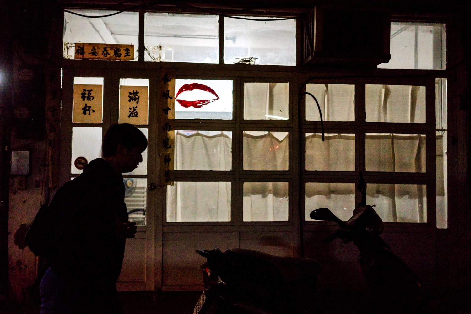 A Chinese saying describes the relationship between Taiwan and China as, ‘as close as lips and teeth.’ But younger Taiwanese are increasingly uncomfortable with this formulation. The KMT’s Ma Ying-jeou, with his closer ties to China marked by a historic meeting with Xi Jinping in Singapore in 2015, became deeply unpopular during his time in office. The last elections, on January 16, 2016, brought the Democratic Progressive Party’s Tsai Ing-wen, a Beijing-skeptic, into office with a landslide victory. However, Kinmen remains a KMT stronghold and seeks closer ties with China.