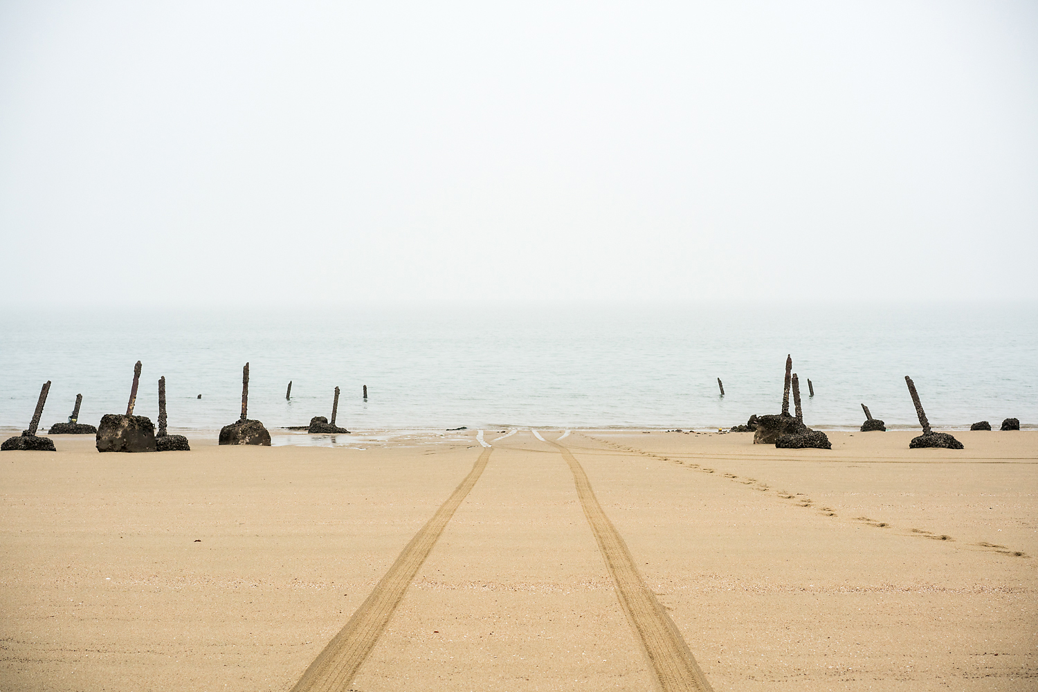 This stretch of beach at Guningtou, in northwest Kinmen, was the site of bloody fighting in October 1949 when troops from the People’s Liberation Army (PLA) landed to retake the island from the Nationalists. They lost massively, leaving Kinmen in Guomindang (KMT) hands. For decades, Kinmen would serve as a frontline against Communist China, a history these rows of spikes recall.
