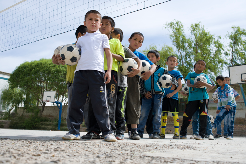 Young soccer players wait for their turn to practice at a rural elementary school near Artux. Club teams, more government funding, and targeted assistance from partner provinces and municipalities arranged by the central government could allow more talented soccer players to make it big.