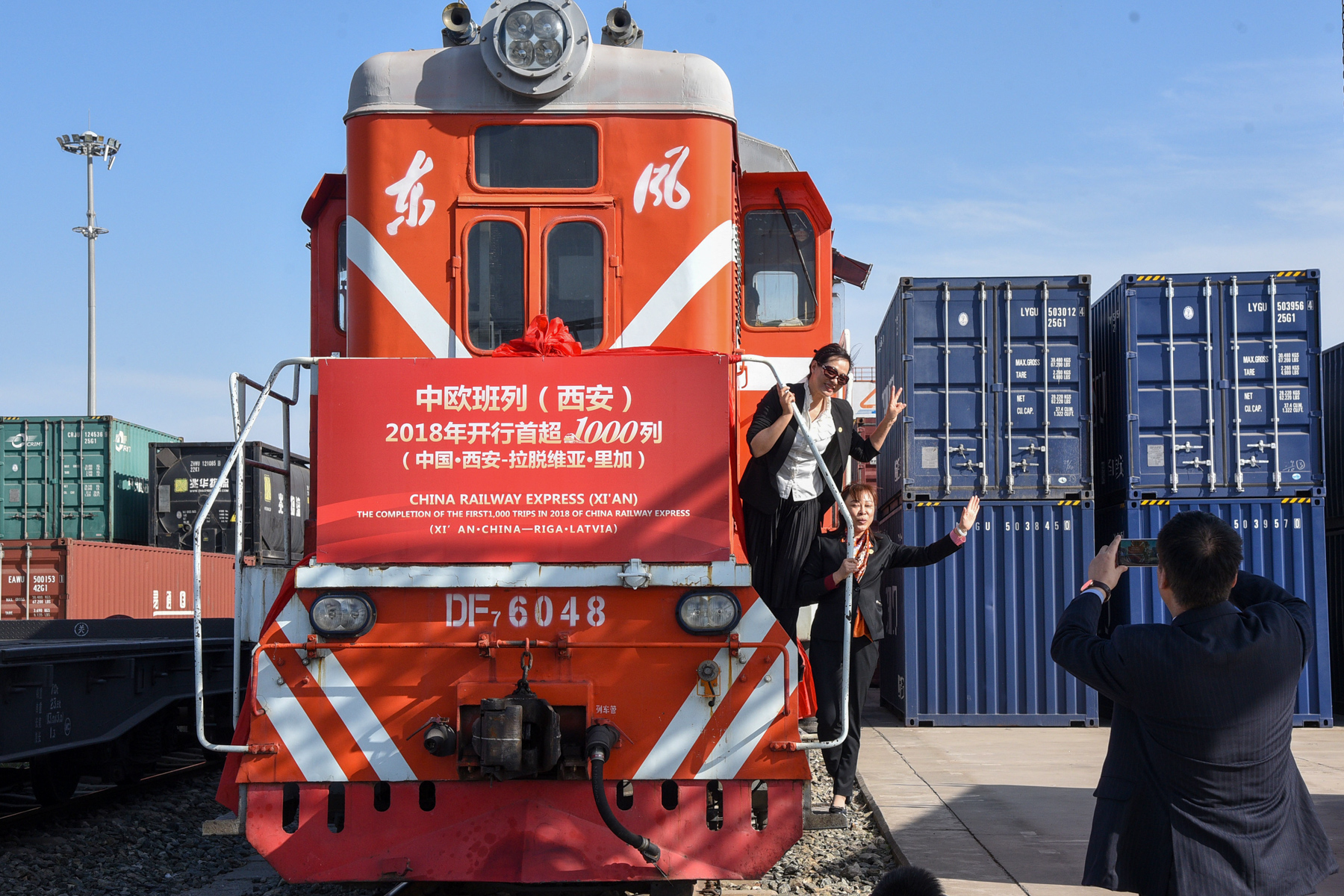 A freight train departs Xi’an for the Latvian capital of Riga during a ceremony to mark the 1,000th Europe-bound rail trip from Xi’an of the year, Shaanxi province, October 30, 2018. The vast railway network China has laid across Central Asia is a key element of China’s ambitious Belt and Road Initiative. (Lao Qiang/ImagineChina)