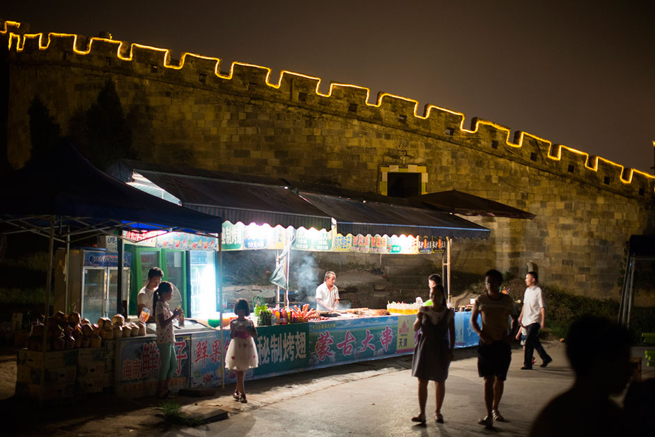 A food stall on Meixin Foreigner Street. This district has replicas of a 150-meter section of the Great Wall and Rio de Janeiro’s Christ the Redeemer.
