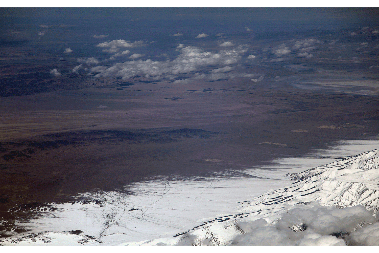 The desert near the Tian Shan glaciers. Photo by Yang Yong.